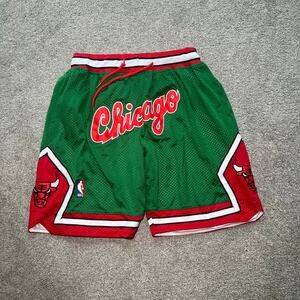 1997-98 Chicago Bulls Hardwood Classics Just Don Retro Shorts. SZ Large